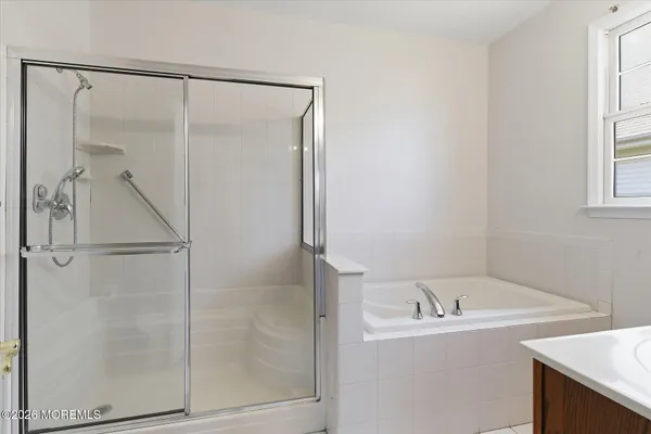 $815,000 | 35 Chesapeake Drive, Holmdel, NJ 07733