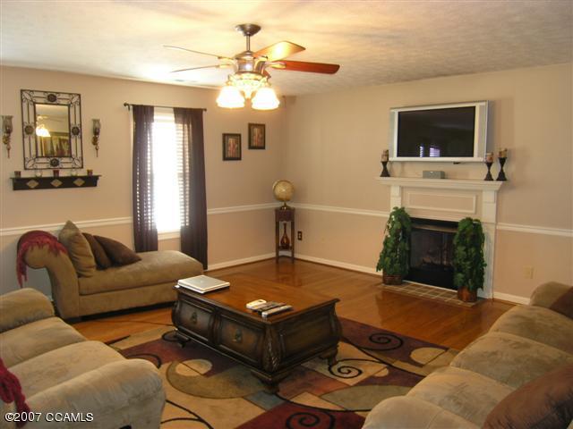 1005 Locust Court Havelock, NC 28532 - Photo 2 of 11 Living Room