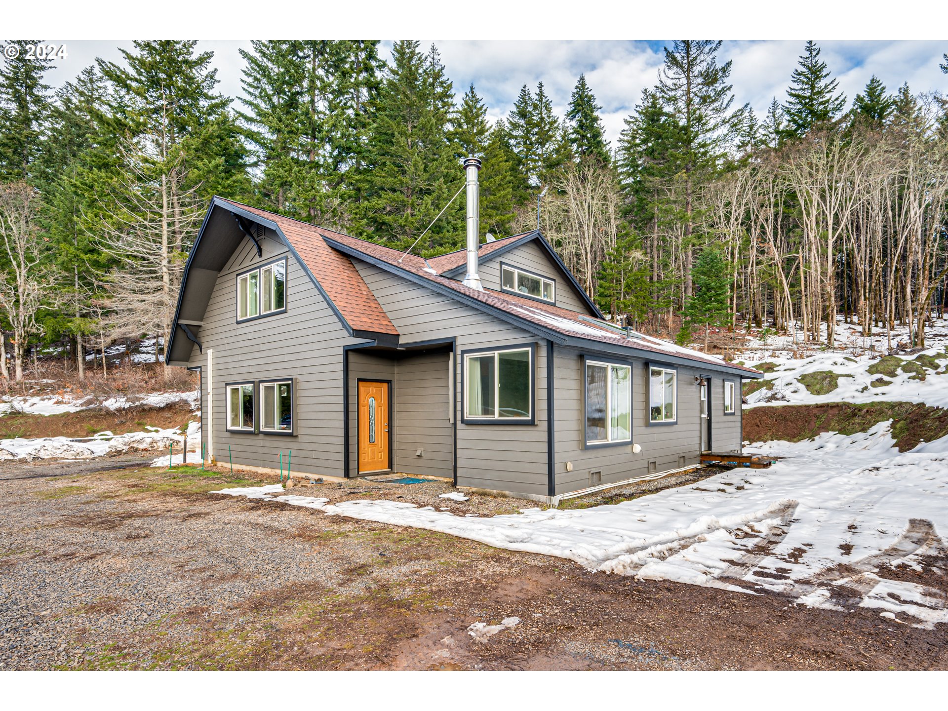 450 Rattlesnake Road White Salmon, WA 98672 - Photo 1 of 36 Gallery Image 1