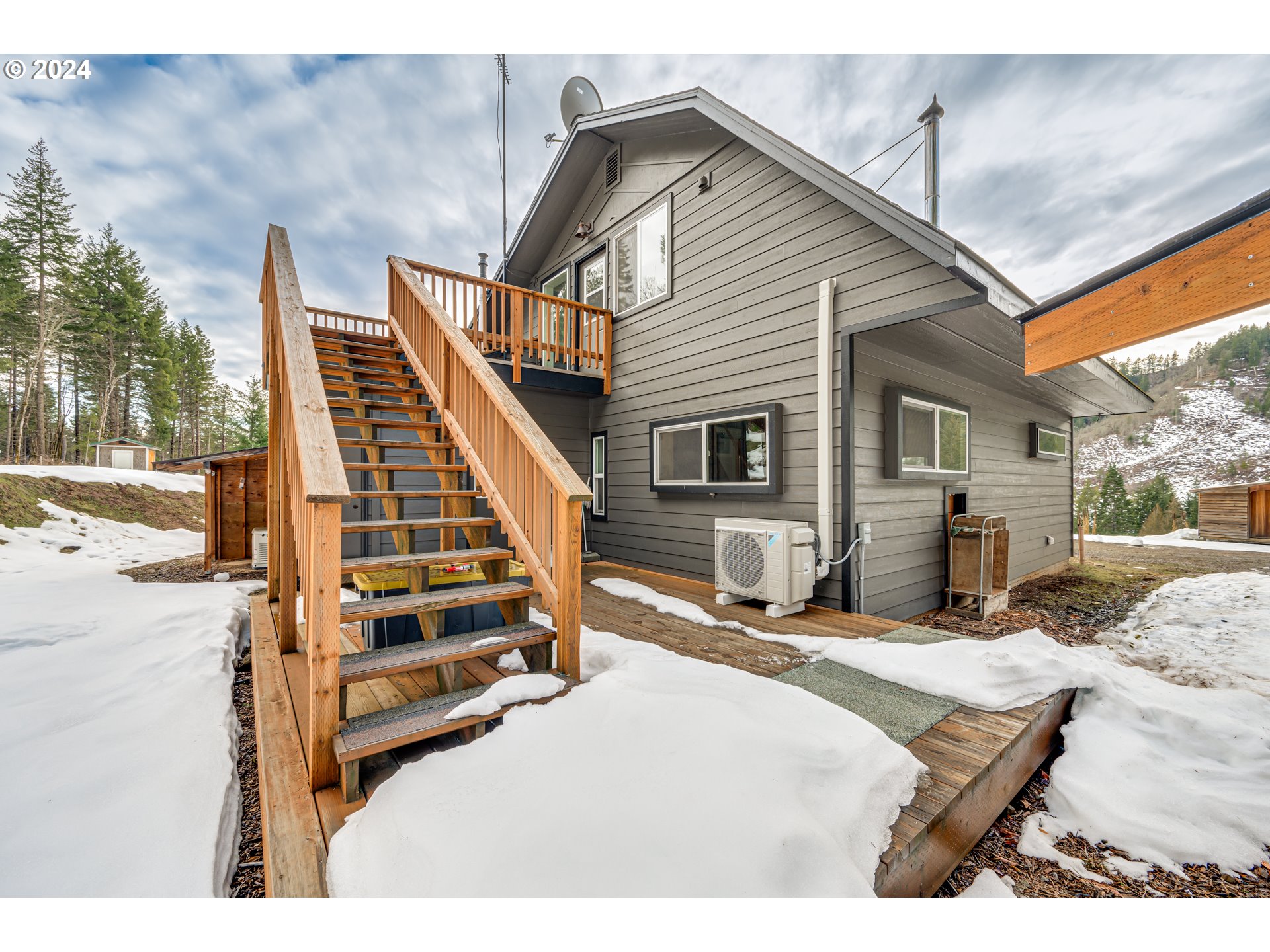 450 Rattlesnake Road White Salmon, WA 98672 - Photo 17 of 36 Gallery Image 17