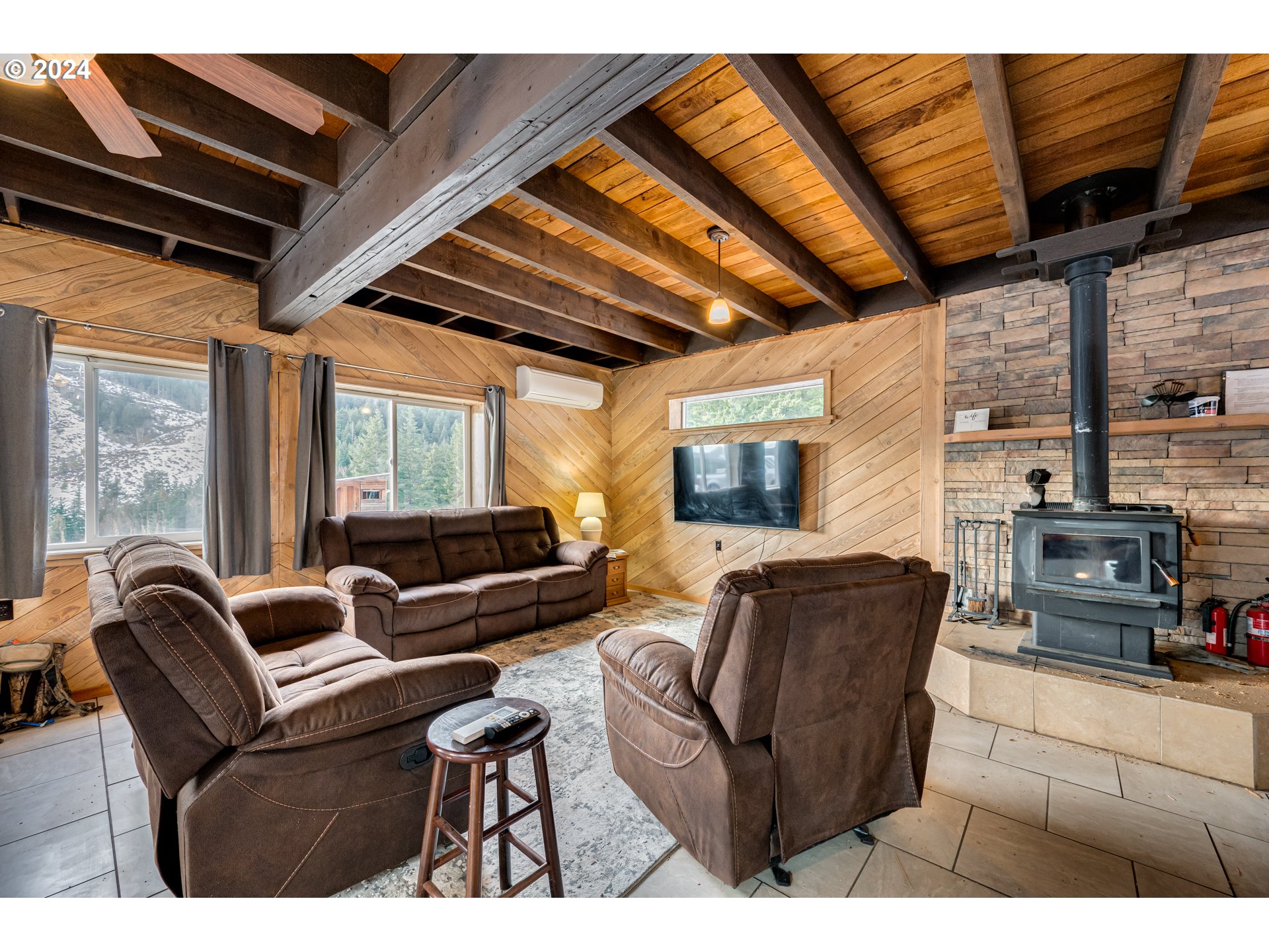 450 Rattlesnake Road White Salmon, WA 98672 - Photo 6 of 36 Gallery Image 6