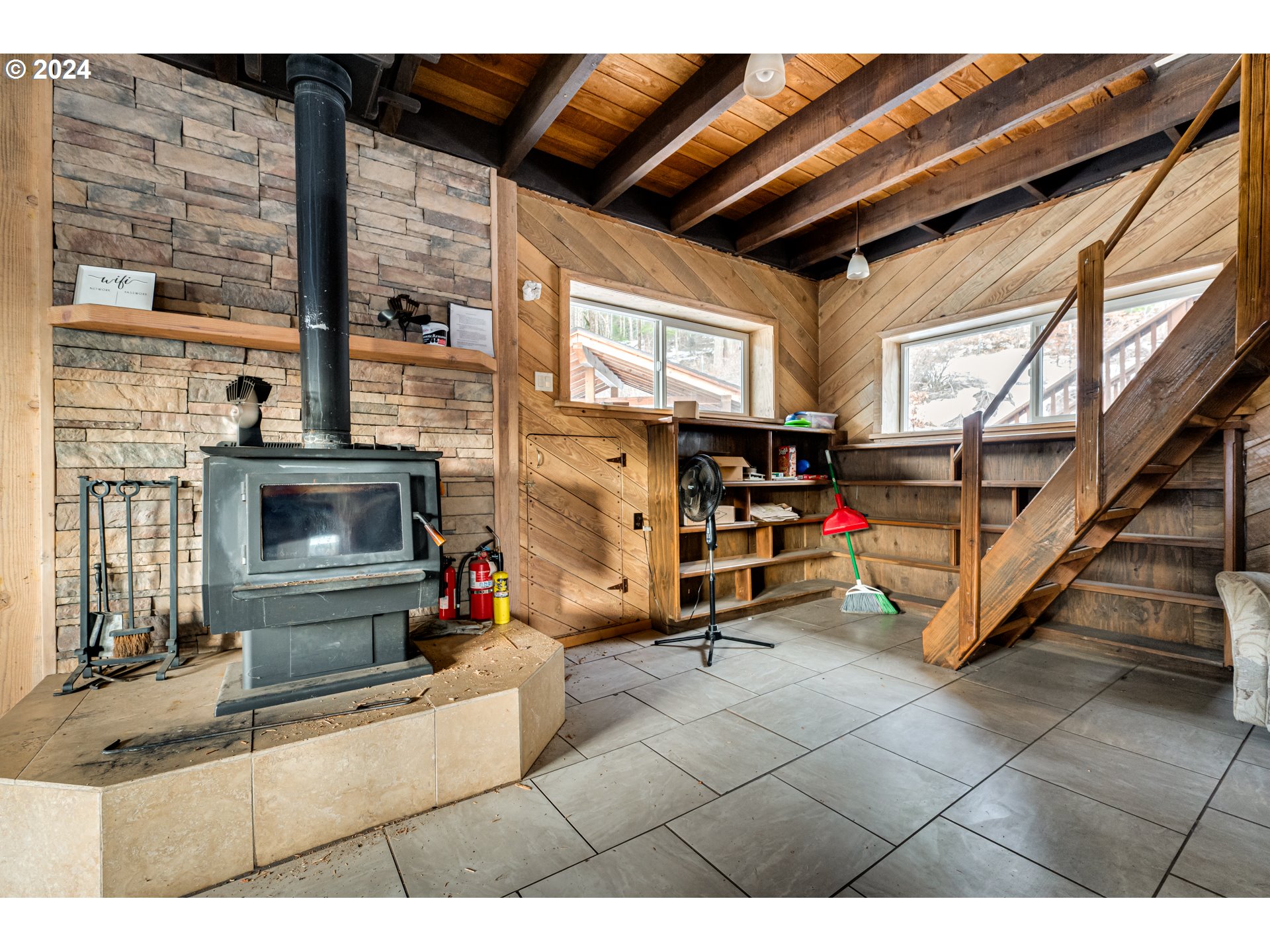 450 Rattlesnake Road White Salmon, WA 98672 - Photo 7 of 36 Gallery Image 7