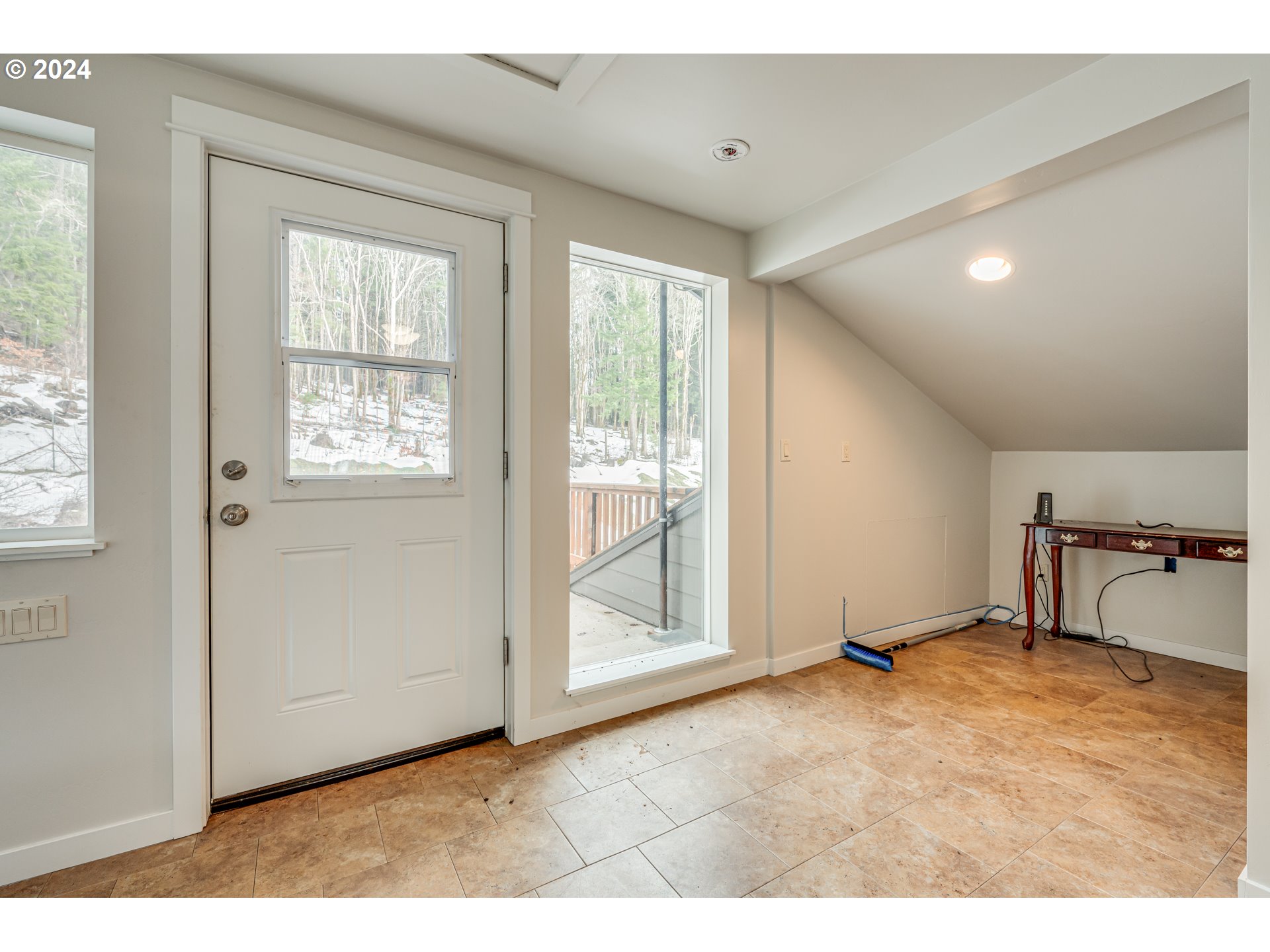 450 Rattlesnake Road White Salmon, WA 98672 - Photo 8 of 36 Gallery Image 8