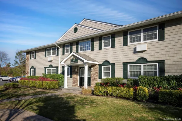 $2,195 | 1750 West Main Street, Unit P09, Riverhead, NY 11901
