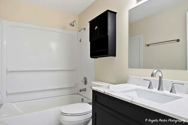 $2,000 | 1303 Forestdale Court, Unit 1303, Schaumburg, IL 60193