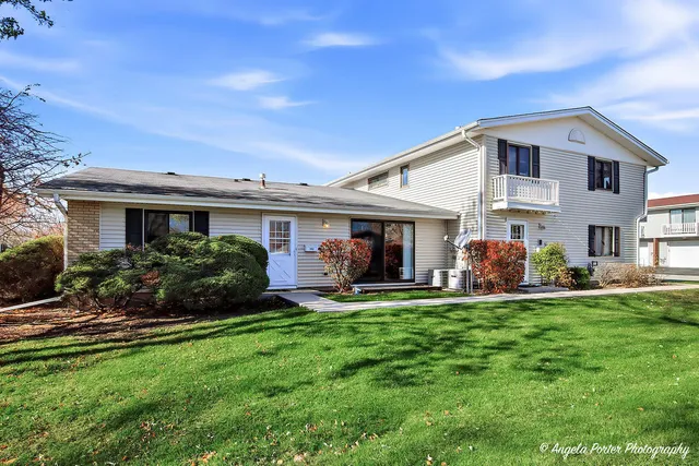 $2,000 | 1303 Forestdale Court, Unit 1303, Schaumburg, IL 60193