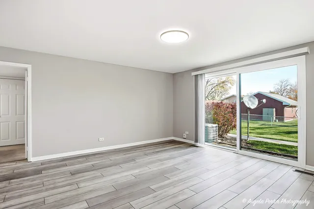 $2,000 | 1303 Forestdale Court, Unit 1303, Schaumburg, IL 60193