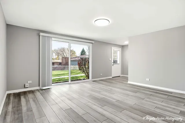 $2,000 | 1303 Forestdale Court, Unit 1303, Schaumburg, IL 60193