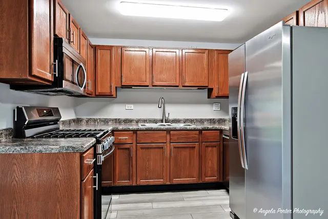 $2,000 | 1303 Forestdale Court, Unit 1303, Schaumburg, IL 60193