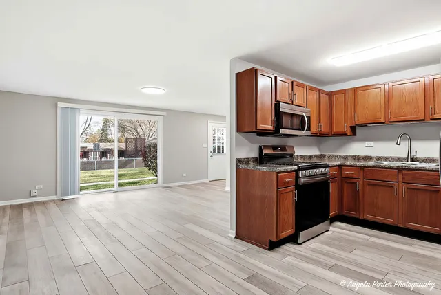 $2,000 | 1303 Forestdale Court, Unit 1303, Schaumburg, IL 60193