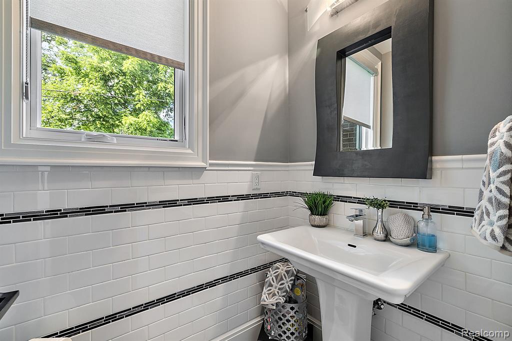 1185 Manchester Road Birmingham, MI 48009 - Photo 19 of 74 Gallery Image 19