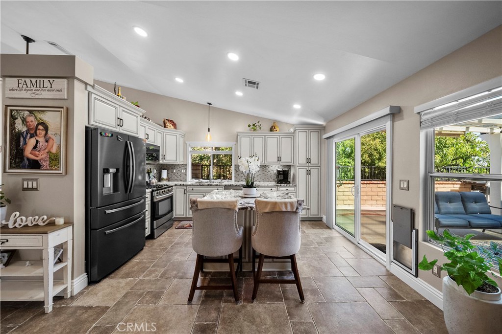 27908 Rainier Road Castaic, CA 91384 - Photo 18 of 41