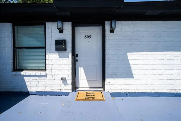 $289,000 | 809 West Broadus Street, Fort Worth, TX 76115