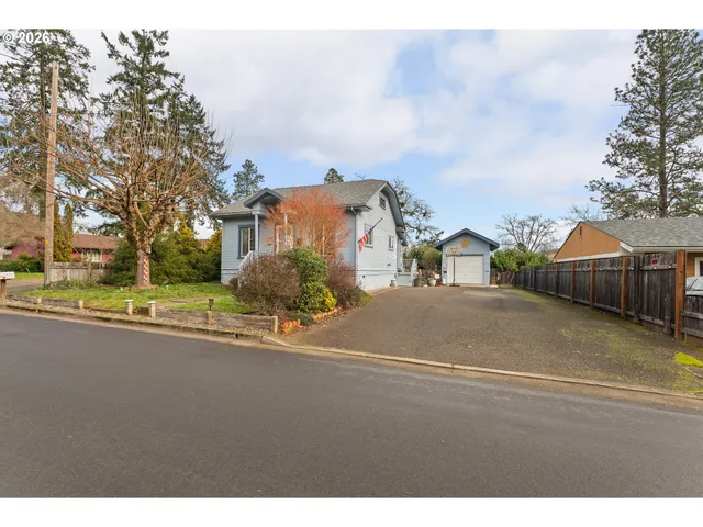$264,000 | 419 West Agee Street, Roseburg, OR 97471