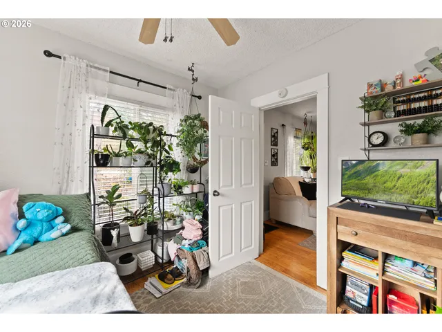 $264,000 | 419 West Agee Street, Roseburg, OR 97471