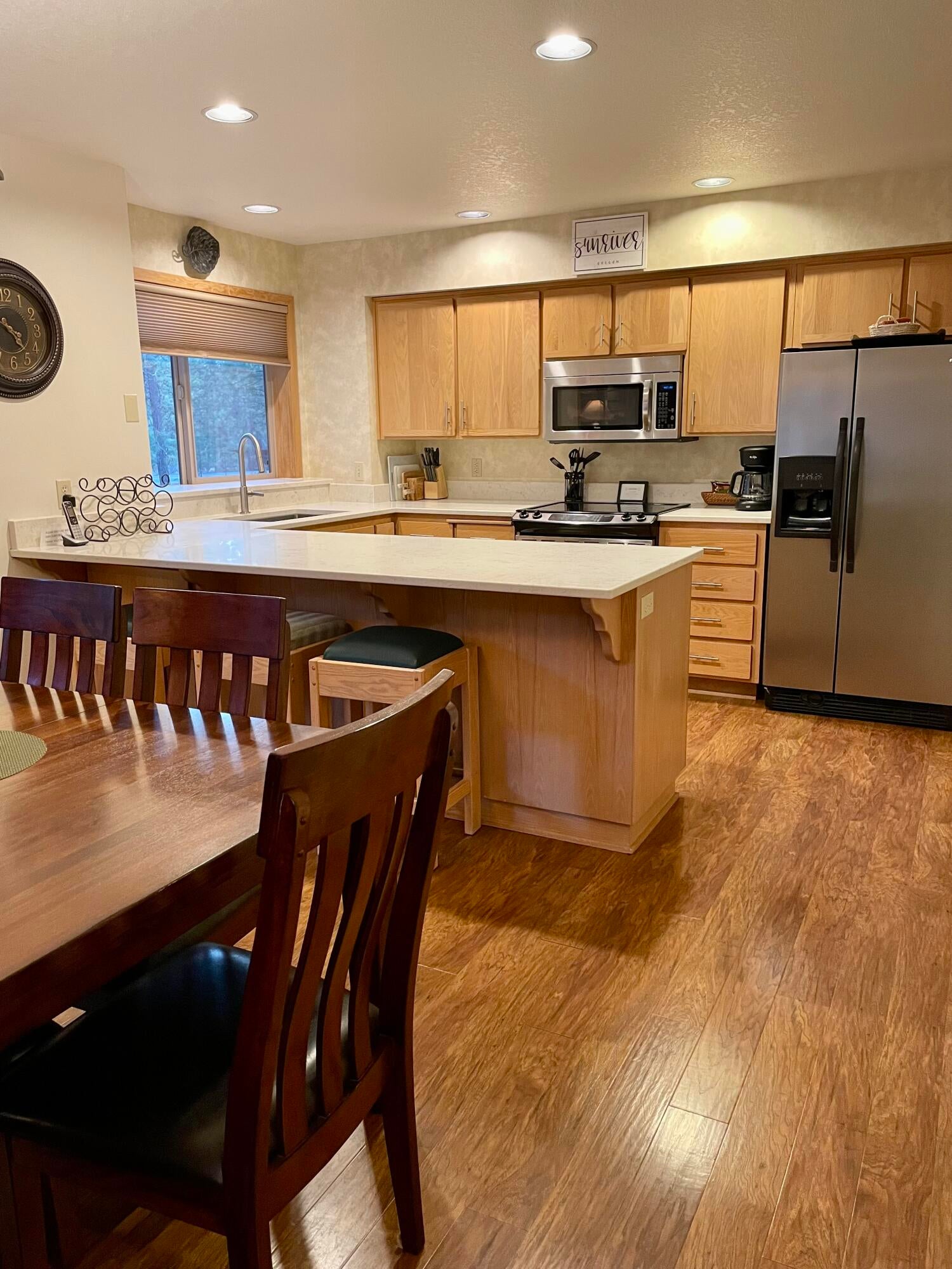 57376 Beaver Ridge Loop, Unit 33C1 Sunriver, OR 97707 - Photo 8 of 35 8-Kitchen-R33