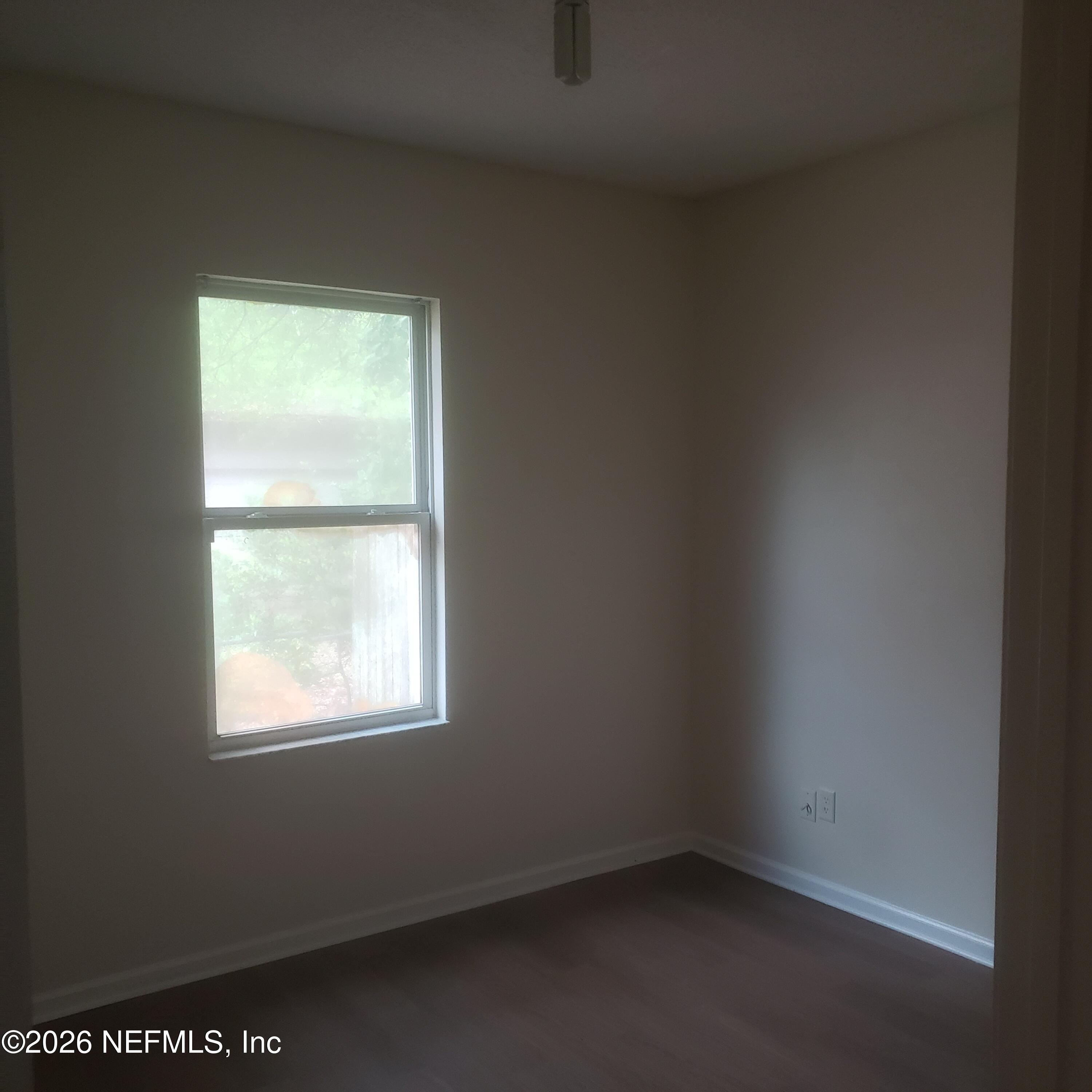 1530 West 29th Street Jacksonville, FL 32209 - Photo 10 of 12 an empty room with a window
