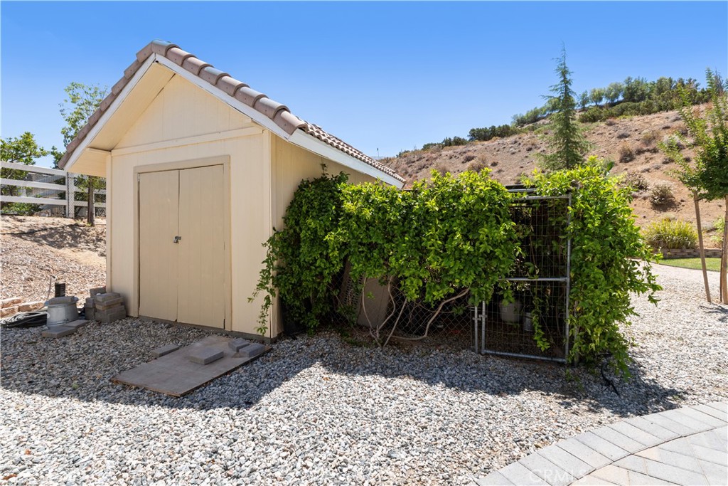 34016 Desert Road Acton, CA 93510 - Photo 11 of 52 Shed with dog kennel.