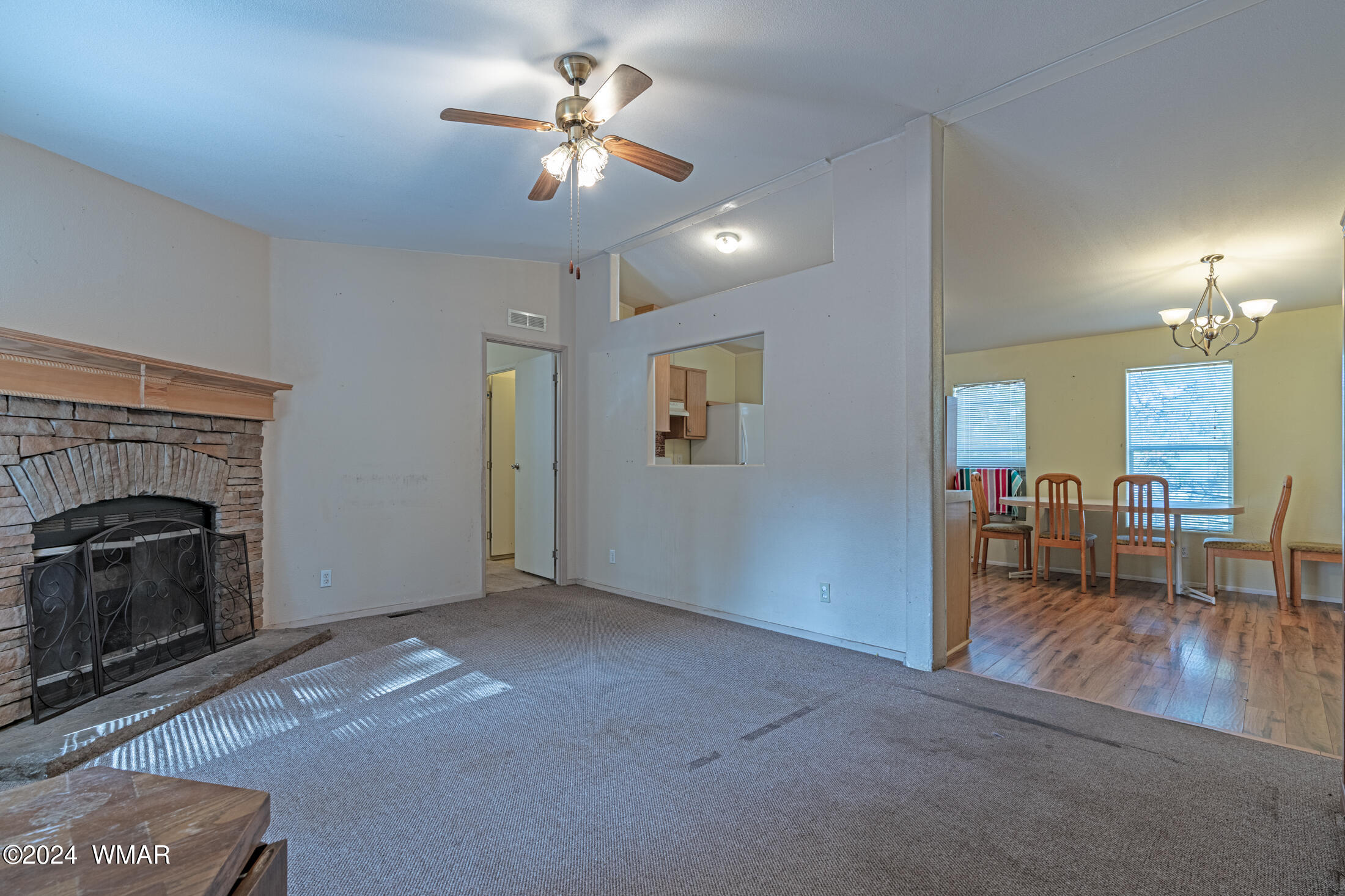 2120 West Stratton Show Low, AZ 85901 - Photo 3 of 16 Living Room