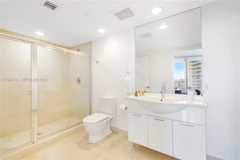 $5,900 | 495 Brickell Avenue, Unit 4704, Miami, FL 33131