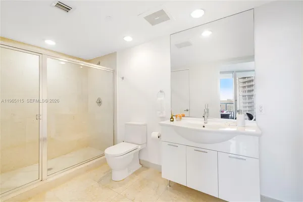 $6,250 | 495 Brickell Avenue, Unit 4704, Miami, FL 33131