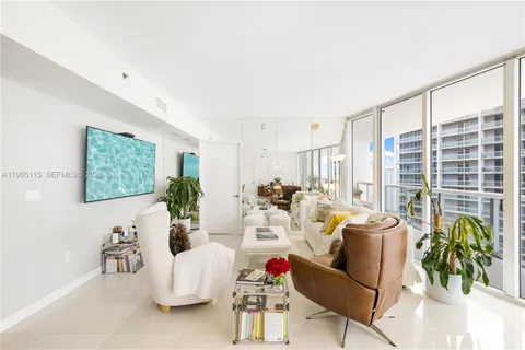 $5,900 | 495 Brickell Avenue, Unit 4704, Miami, FL 33131