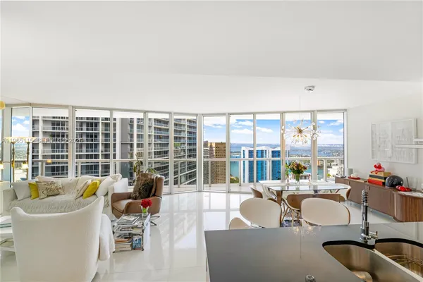 $6,250 | 495 Brickell Avenue, Unit 4704, Miami, FL 33131