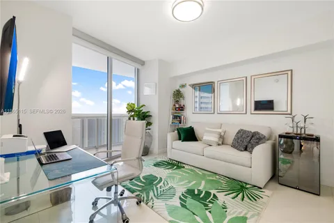 $5,900 | 495 Brickell Avenue, Unit 4704, Miami, FL 33131