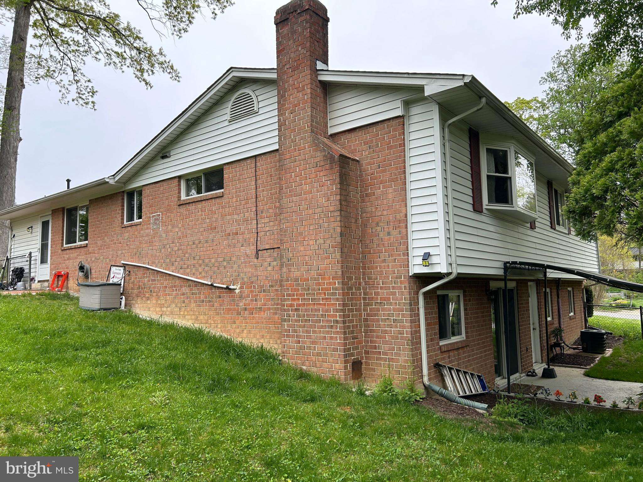 5606 Ventnor Lane Springfield, VA 22151 - Photo 2 of 24 a front view of house with yard