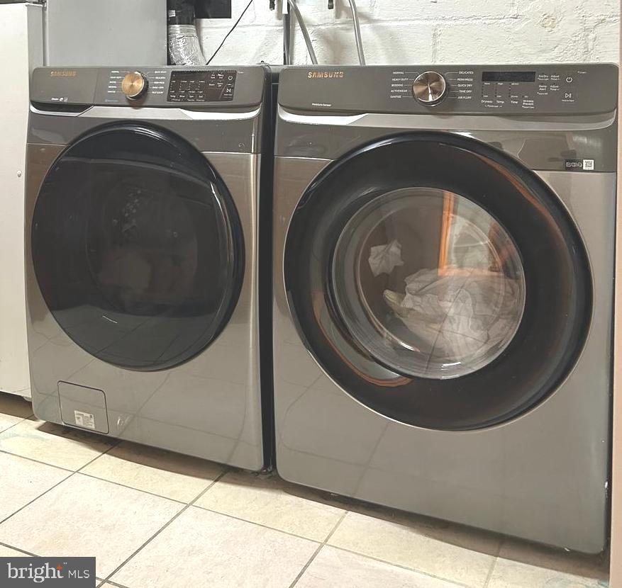 5606 Ventnor Lane Springfield, VA 22151 - Photo 22 of 24 a close up view of washer and dryer