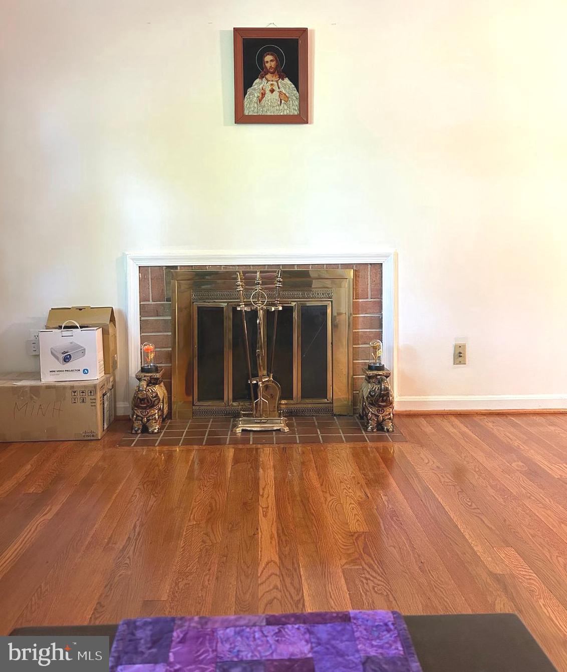 5606 Ventnor Lane Springfield, VA 22151 - Photo 5 of 24 a room with table and window