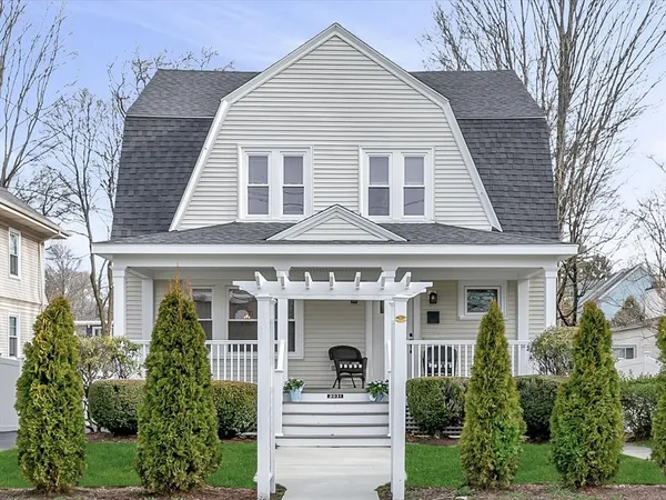 $1,425,000 | 2031 Commonwealth Avenue, Newton, MA 02466