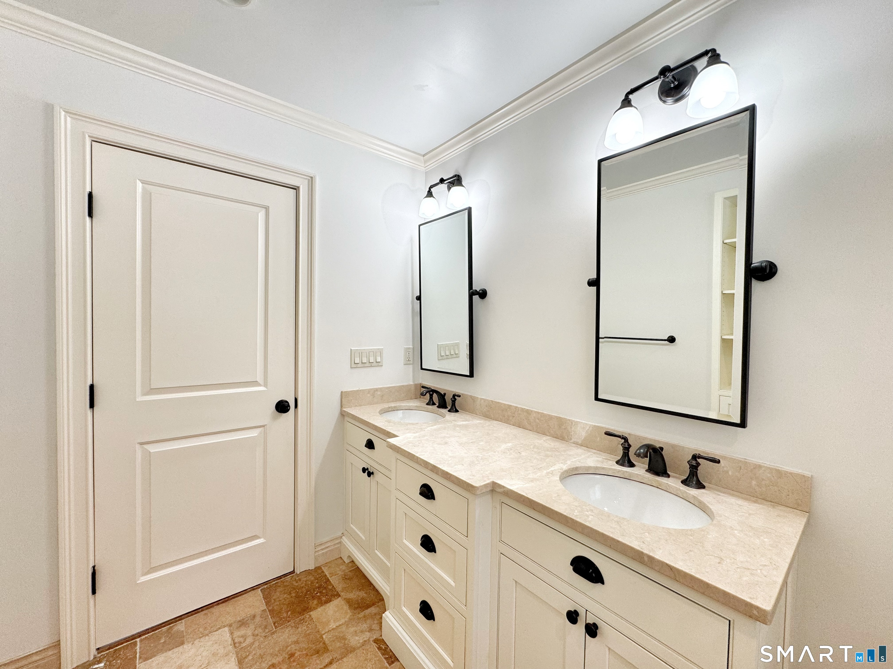 10 Harvann Road Norwalk, CT 06850 - Photo 14 of 35