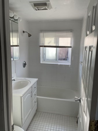 32 Bryon Road, Unit 4 Chestnut Hill, MA 02467 - Photo 4 of 8