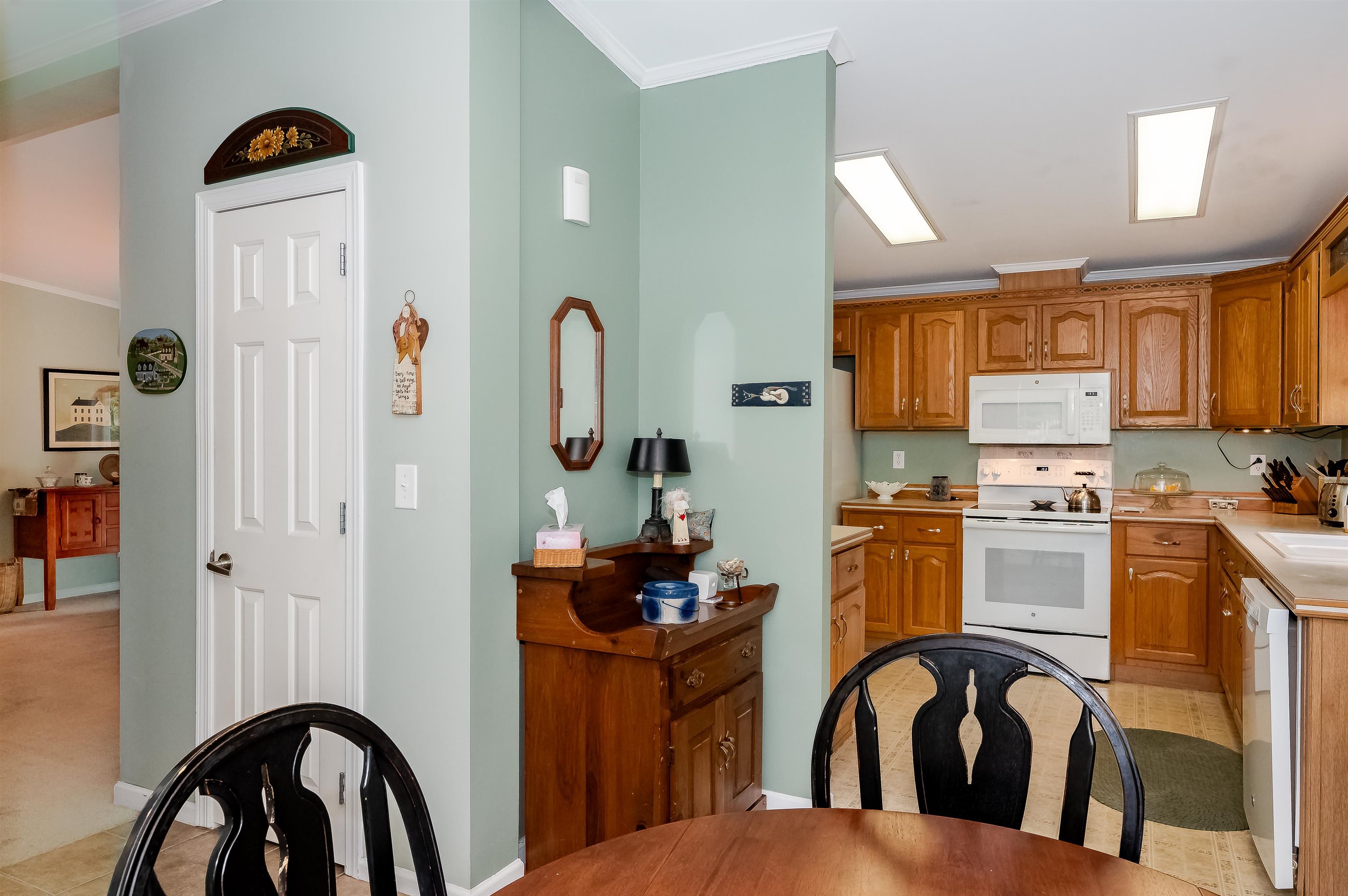 31 Temple Drive Rochester, NH 03868 - Photo 8 of 40