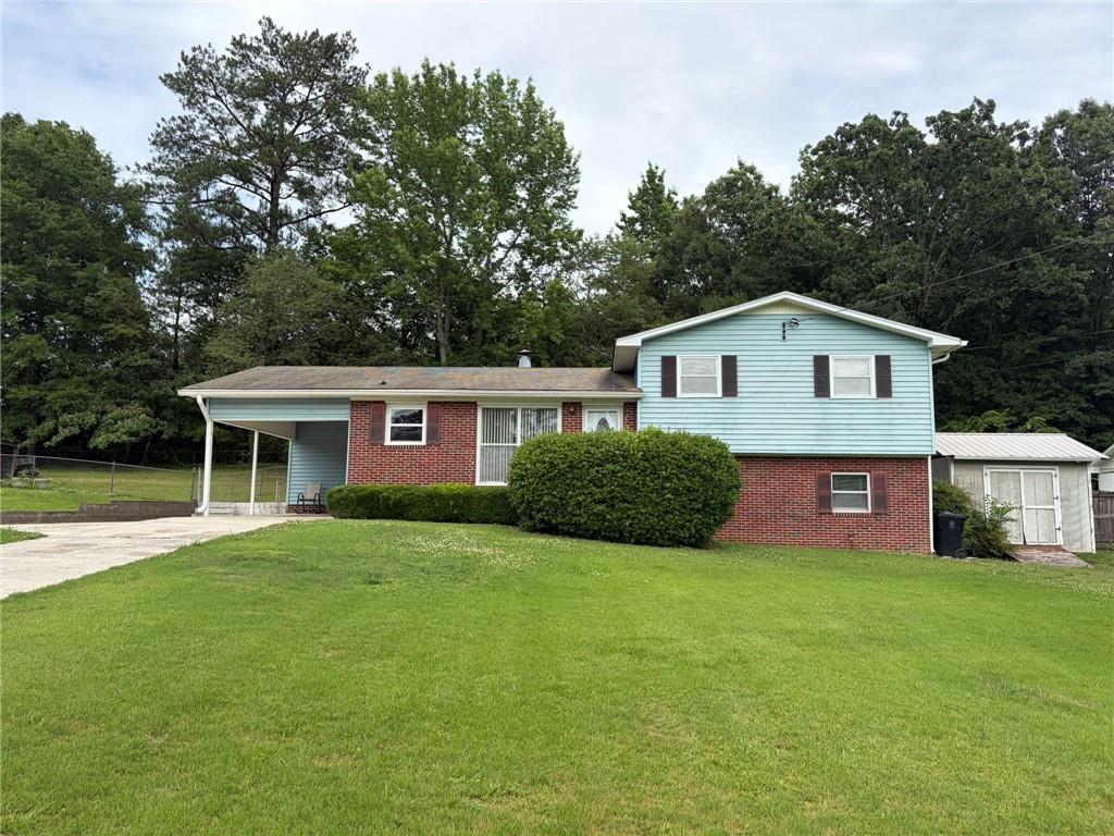 52 Lyons Drive Northwest Rome, GA 30165 - Photo 2 of 34 a front view of a house with yard and green space