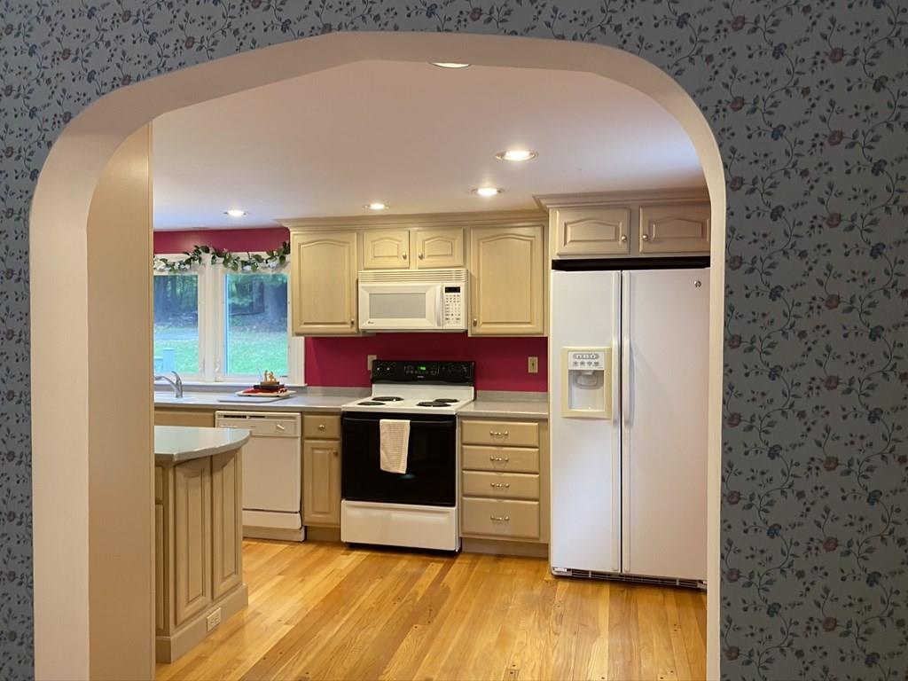 245 Charlton Road Spencer, MA 01562 - Photo 7 of 40 Gallery Image 7