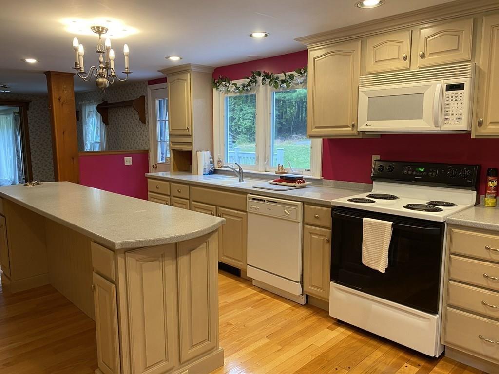 245 Charlton Road Spencer, MA 01562 - Photo 8 of 40 Gallery Image 8