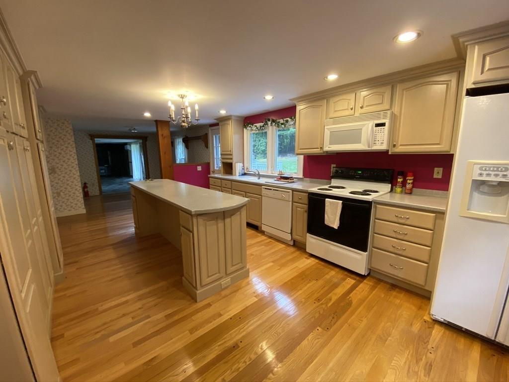 245 Charlton Road Spencer, MA 01562 - Photo 9 of 40 Gallery Image 9