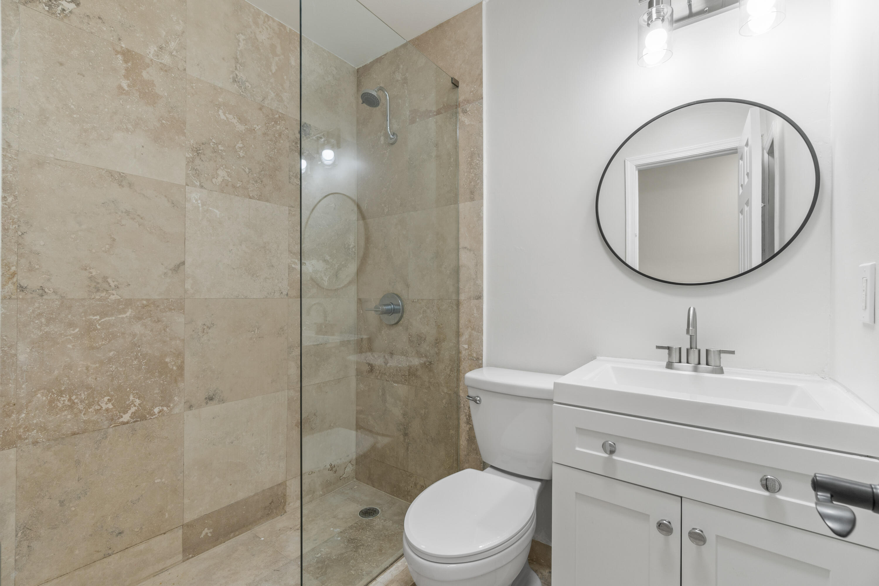 4882 Lincoln Road Delray Beach, FL 33445 - Photo 12 of 22 main bathroom