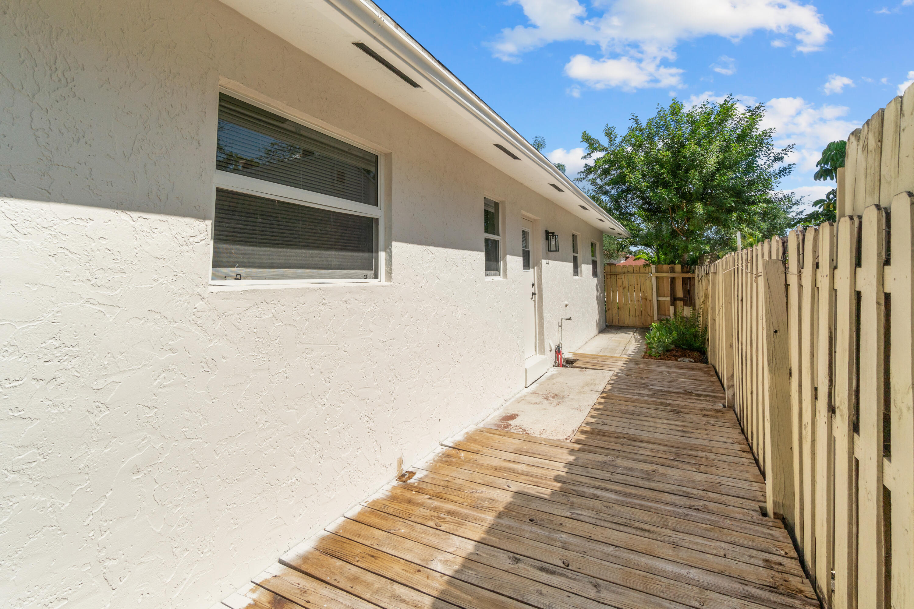 4882 Lincoln Road Delray Beach, FL 33445 - Photo 22 of 22 side patio