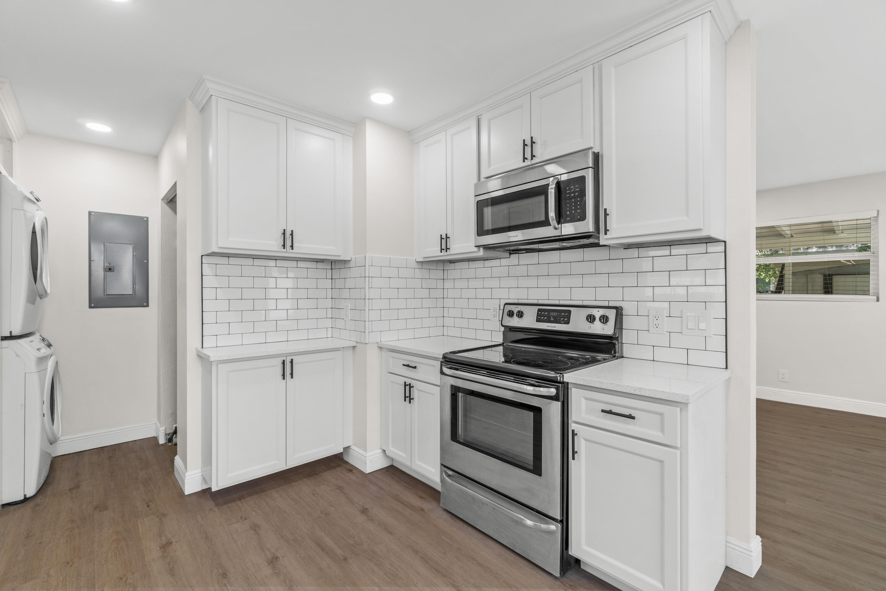 4882 Lincoln Road Delray Beach, FL 33445 - Photo 8 of 22 kitchen