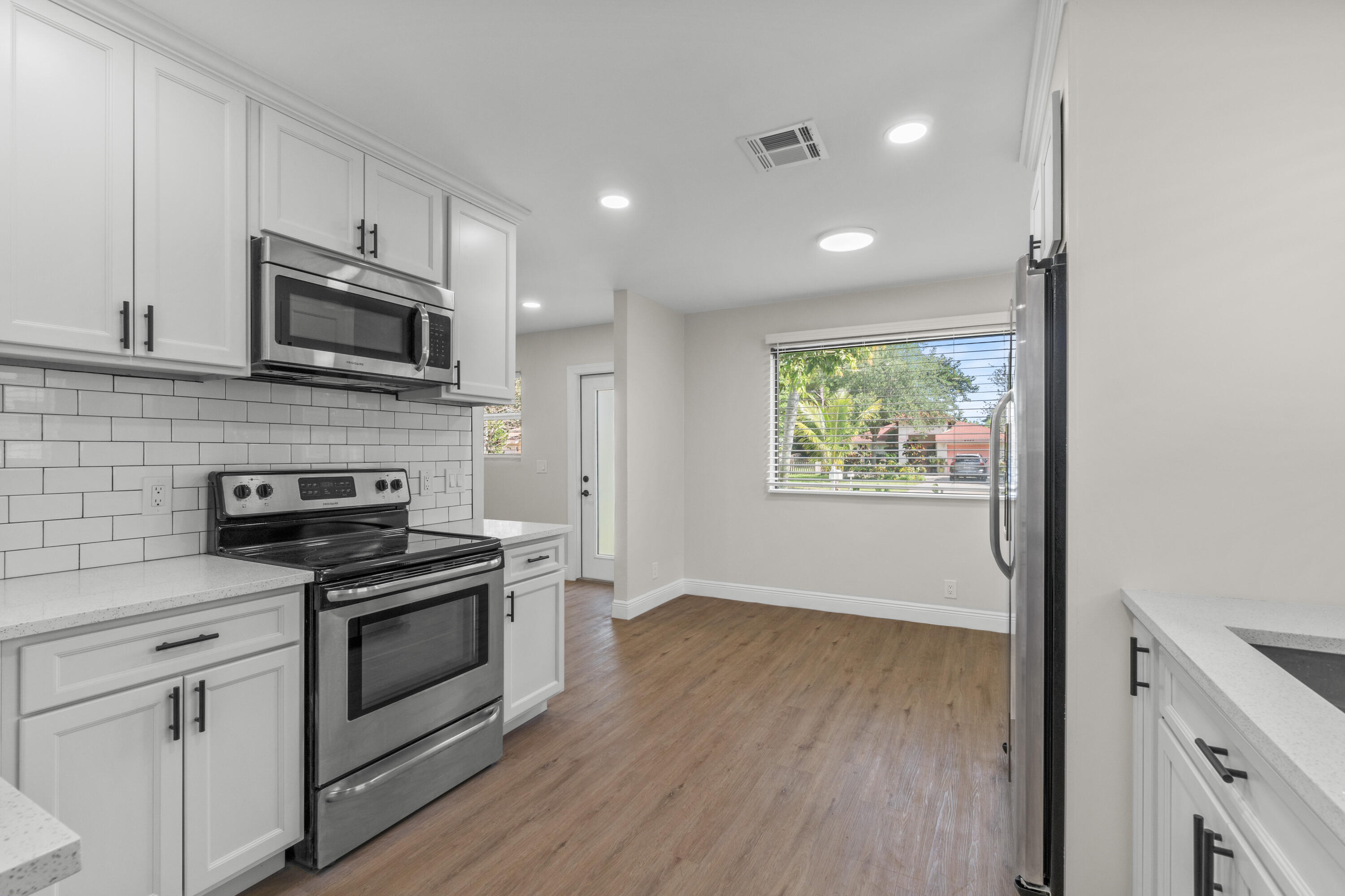 4882 Lincoln Road Delray Beach, FL 33445 - Photo 10 of 22 kitchen
