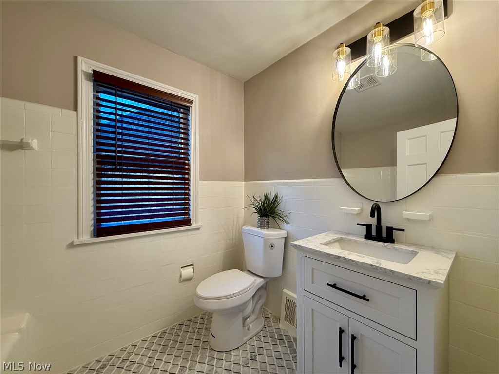 2216 Barrington Road University Heights, OH 44118 - Photo 24 of 33