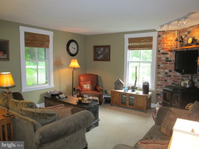8621 Hollow Road Middletown, MD 21769 - Photo 15 of 29 Living Room