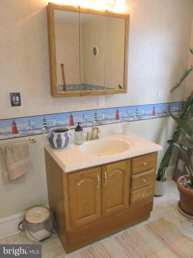 8621 Hollow Road Middletown, MD 21769 - Photo 3 of 29 Bath