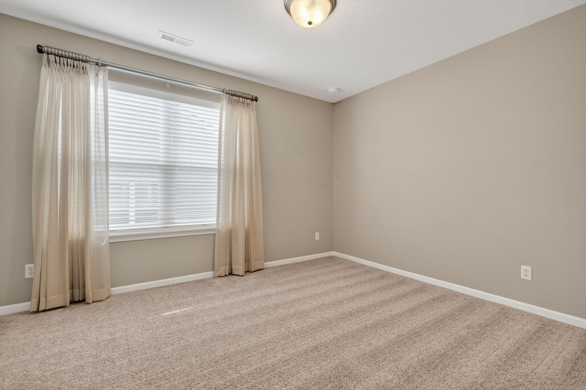 2310 Hudson Road Valparaiso, IN 46385 - Photo 16 of 22 2048x1365