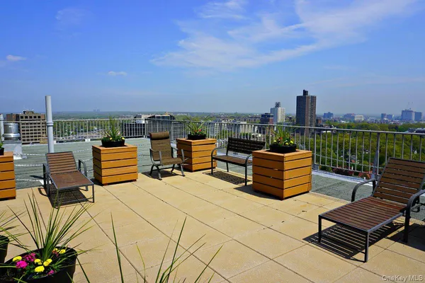 $2,550 | 118-17 Union Turnpike, Unit 2E | Forest Hills