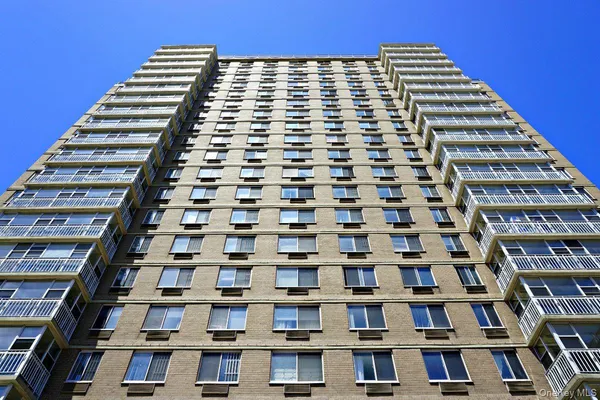 $2,550 | 118-17 Union Turnpike, Unit 2E | Forest Hills