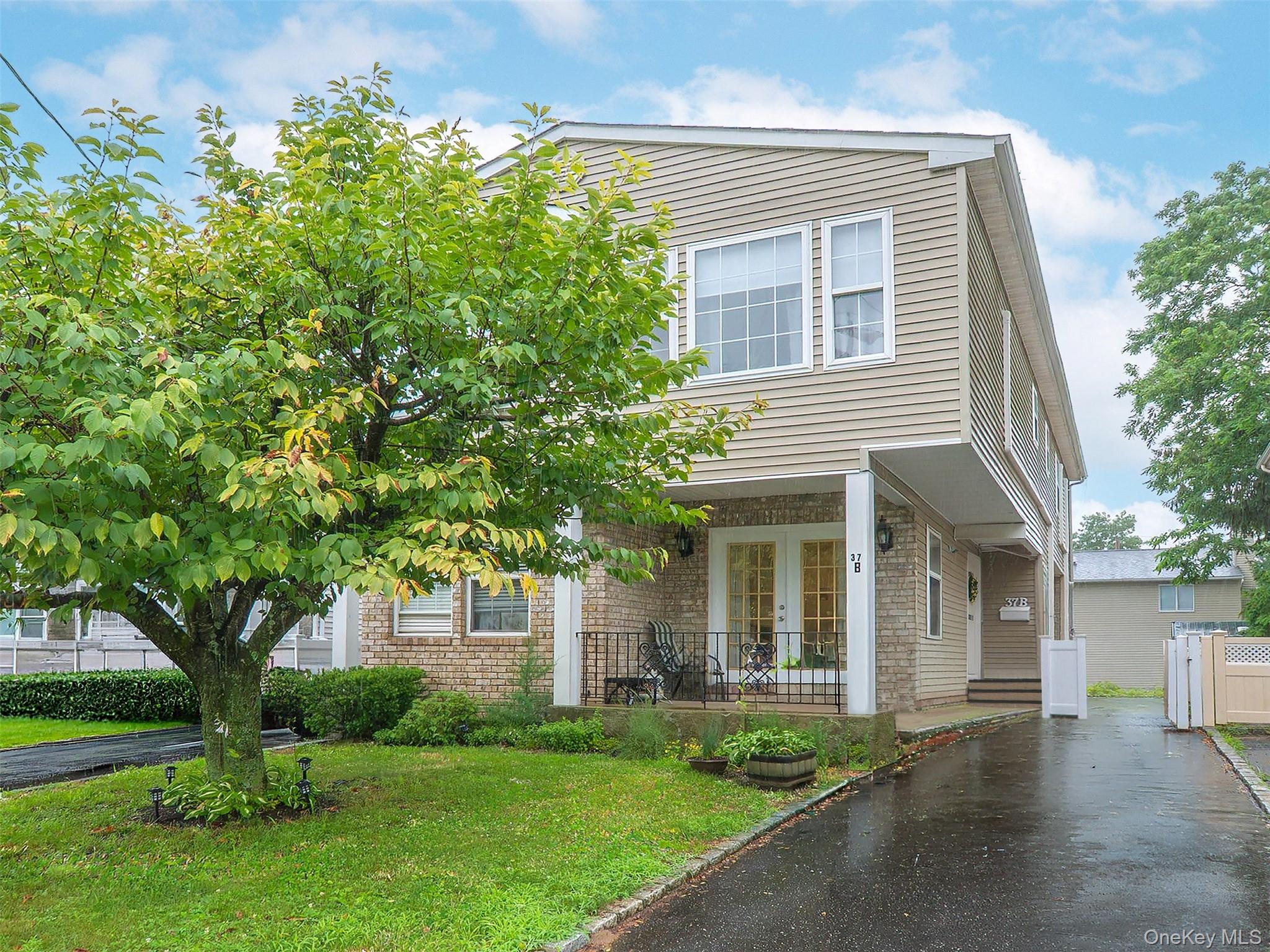 37 Dunwood Road, Unit B Port Washington, NY 11050 - Photo 1 of 27